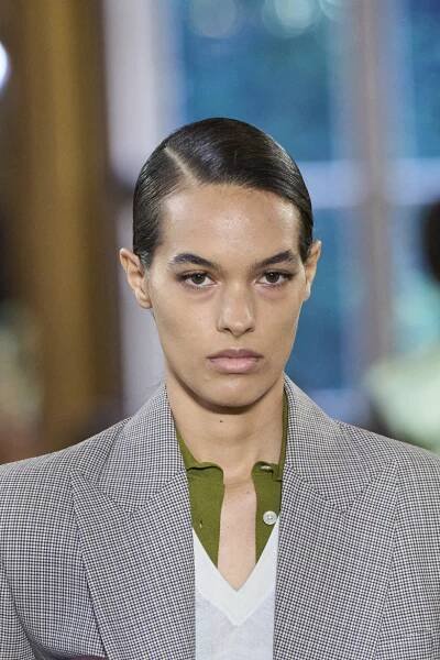 Galerie: Makeup & hair trendy z pařížského fashion weeku: Co budeme nosit i my? | Elle.cz
