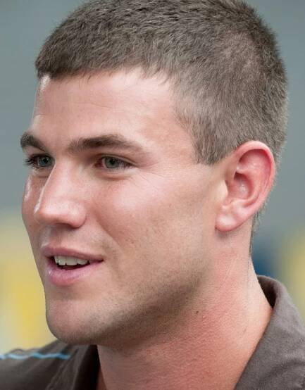 Austin Stowell - Wikipedia