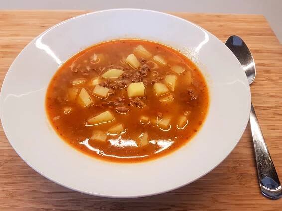 Recept: gulášová polévka z mletého hovězího masa