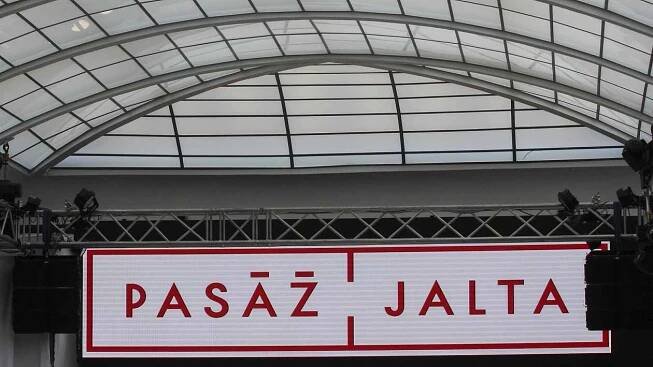 Pasáž Jalta ožívá. Slavnostní otevření moderoval Leoš Mareš, zpíval Michal David