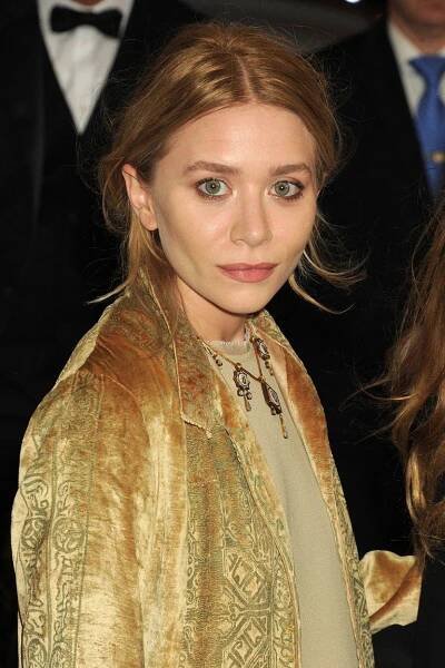 Slavná dvojčata jsou na starší: Po Sarkozym u Mary-Kate si prý Ashley Olsen našla dokonce skoro šedesátníka!