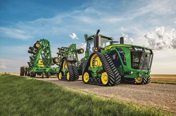 JohnDeere9RX830-01.jpeg