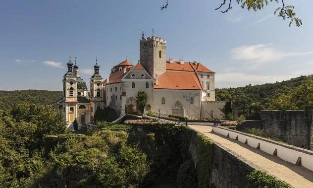 Zámek Vranov nad Dyjí má obnovenou středověkou strážní věž z počátku 14. století – DesignMag.cz