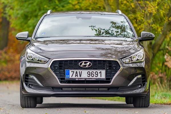 Hyundai za super cenu? Na model i30 se v návalu konkurence občas trochu zapomíná, ale mezi nejprodávanější auta ČR patří právem