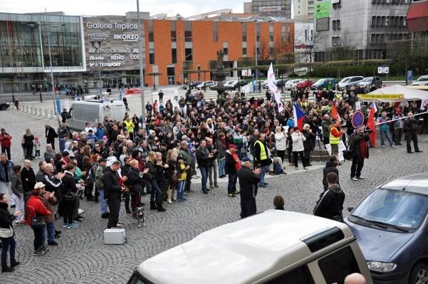 Demonstrace proti islamizaci v Teplicích: Policie zabránila střetu extremistů