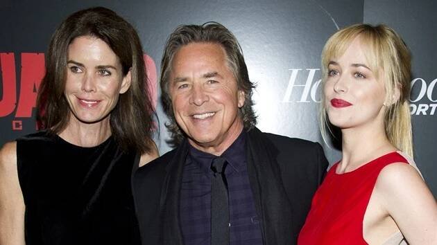 Kelley Phlegerová, její manžel Don Johnson a jeho dcera Dakota z manželství s Melanií Grifithovou