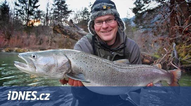 Češi ve Slovinsku chytili dvě metr dlouhé vzácné hlavatky - iDNES.cz