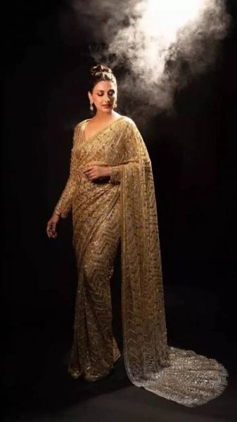 Sonali Bendre and her iconic attires