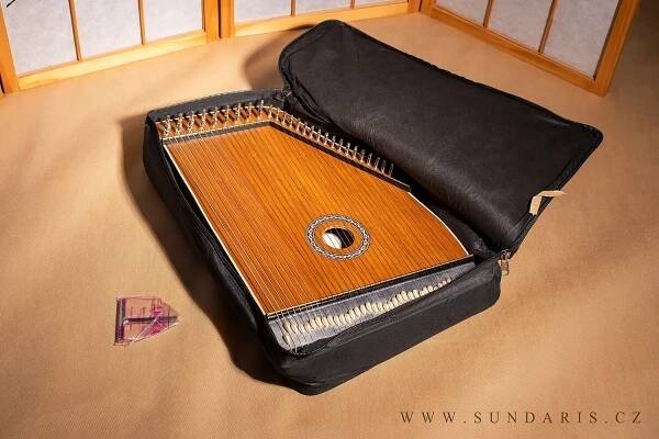 Indická Citera Swarmandal 36 st Pro s Obalem