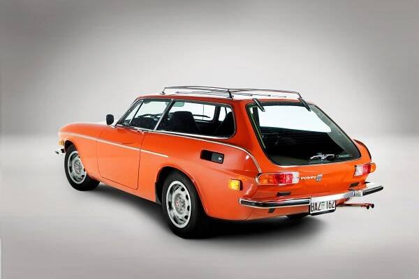 Sportovní kupé s vnitřním prostorem praktického kombíku? To je karoserie typu shooting brake!