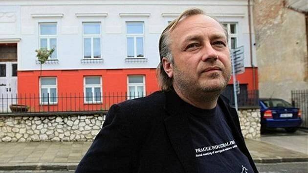 Míchá kyselinu a pak tvoří. Doležal chystá v Rakousku první samostatnou výstavu