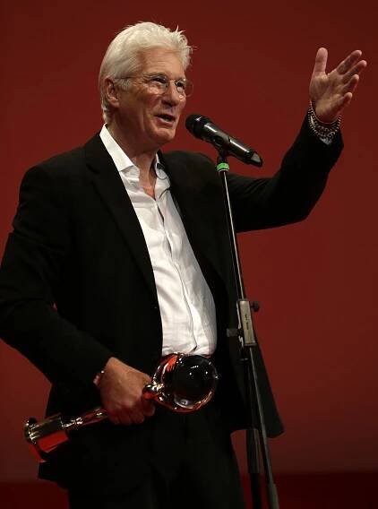 Soubor:Herec-herec-richard-gere-na-slavnostnim-zahajeni-50mff-kv.jpg