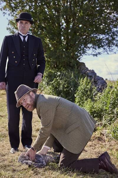 Joseph May, Samuel West - Všechny velké a malé bytosti - Papírování - Z filmu