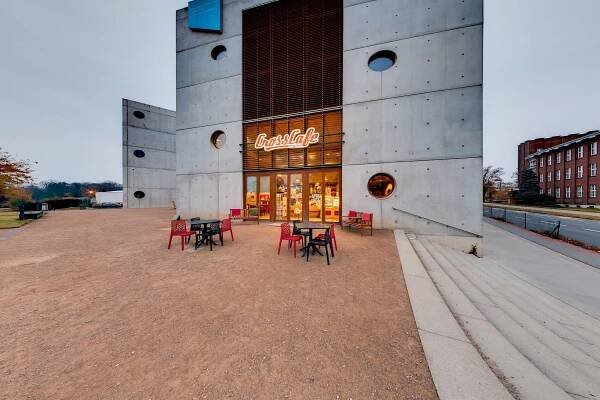 CrossCafe Knihovna foto 2