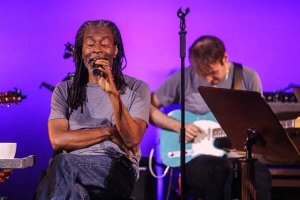 Bobby McFerrin jamoval v Rudolfinu s filharmoniky