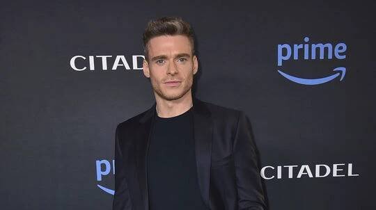 Herec Richard Madden na uvedení seriálu Citadel.