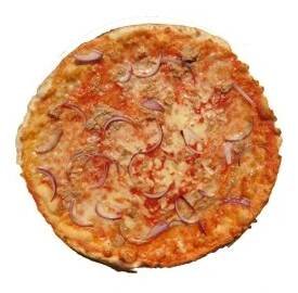 11. Al Tono rajčata – sugo, mozarella, tuňák, olivy, cibule, paprika (1,7,12)