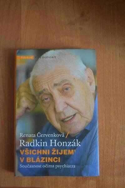 VŠICHNI ŽIJEM V BLÁZINCI, Radkin Honzák/Renata Červenková