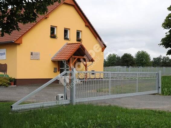 Posuvné brány s pohonem - Ploty Vlašim