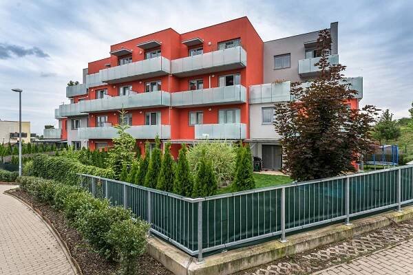 Prodej bytu 1+kk/L+garážové stání, OV, 54m2, ul. Wiesenthalova 1186/1, P-5 Řeporyje, cena na vyžádání
