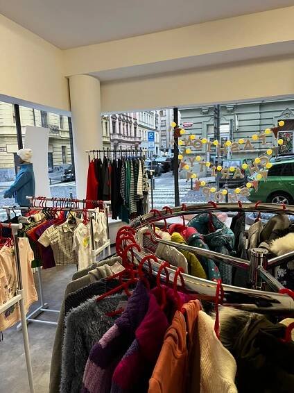 V Holešovicích se otevřel nový charitativní dětský second hand