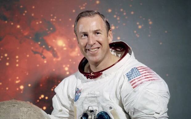 Galerie: Zemřel kapitán letu Apollo 13 James Lovell. „Hrozící tragédii proměnil v úspěch“ - Fotka 2 - Echo24.cz