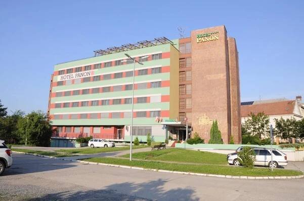 Budova, kde se hotel nachází