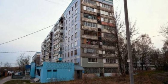 Typický devítipatrový panelový dům v ruské Rjazani