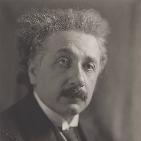 Albert_Einstein_1921_SQ