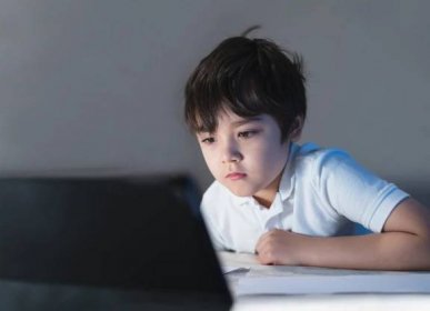 Důležité sdělení: Lékaři vysvětlují, proč by děti měly brzy spát