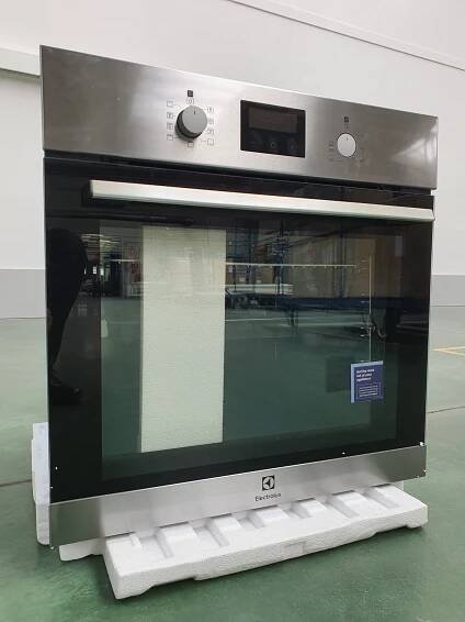 Horkovzdušná trouba Electrolux — HANÁK Outlet