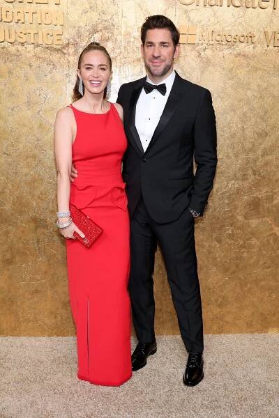 Také herečka Emily Blunt vsadila na červenou, a to v podání róby z módního domu Zahair Murad.