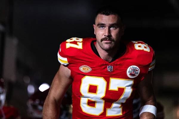 EAST RUTHERFORD, NEW JERSEY - OCTOBER 01: Travis Kelce #87 of the Kansas City Chiefs takes the field prior to the game against the New York Jets at MetLife Stadium on October 01, 2023 in East Rutherford, New Jersey. (Photo by Dustin Satloff/Getty Images)