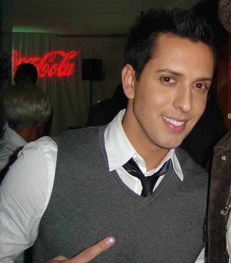 David Hernandez (singer)