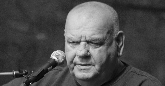 Ve věku 73 let zemřel písničkář a kytarista František Nedvěd, proslavily ho hity Kočovní herci či Jablůňka