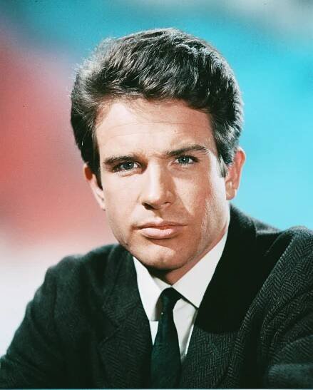 Studio portrait of Warren Beatty.