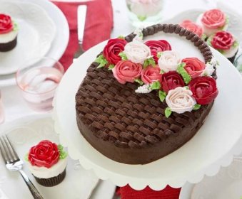 Světově 50 nejlepších receptů na dorty!  Provedl váš oblíbený střih?  # dorty # cupcakes # pečené # recept na dort # čokoládový dort # bílý dort # mrkvový dort # cuketový dort # howtomakecake #iambaker