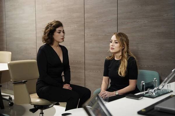 Yabani - Episode 11 - Z filmu - Şebnem Hassanisoughi, Dolunay Soysert