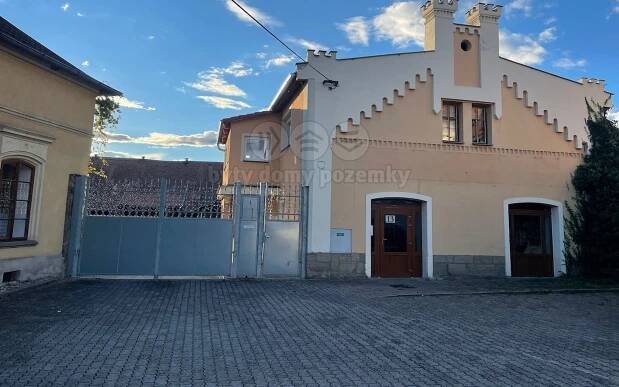 Sklady, Dražkovice, Pardubice, 190 m²