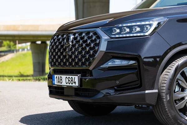 Obří SUV za lidovku: SsangYong Rexton nabídne spoustu prostoru a pohodlí, přitom se nebojí ani terénu