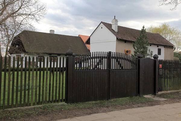 Habrkovice – venkovská usedlost čp. 4 – Kolínsko (Cesty a památky)
