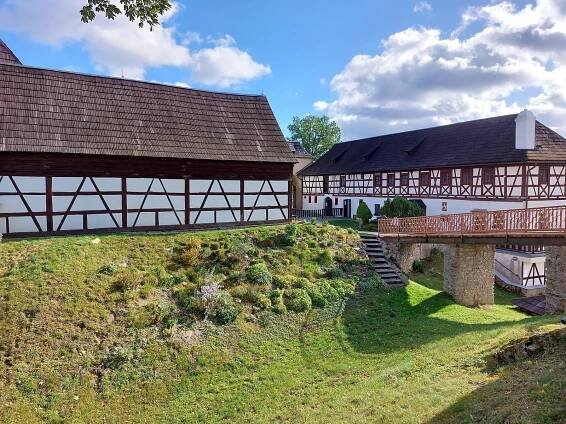 Středověké město, vinobraní i strašidla. Na hradě Seeberg připravili řadu akcí