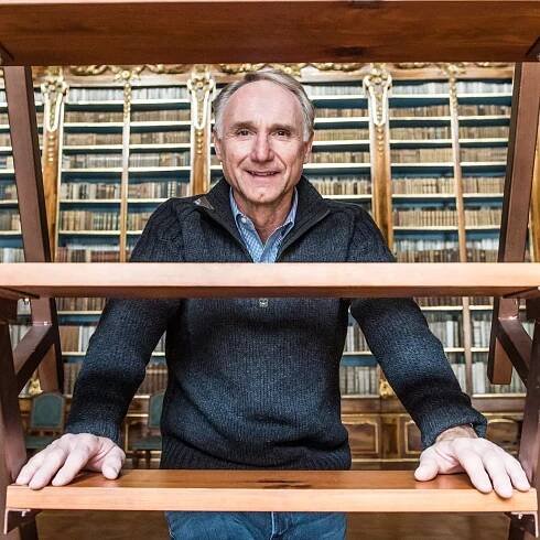 Česko mezi řádky: Praha v hlavní roli aneb Dan Brown přivádí Roberta Langdona do srdce Evropy – Kudy z nudy 