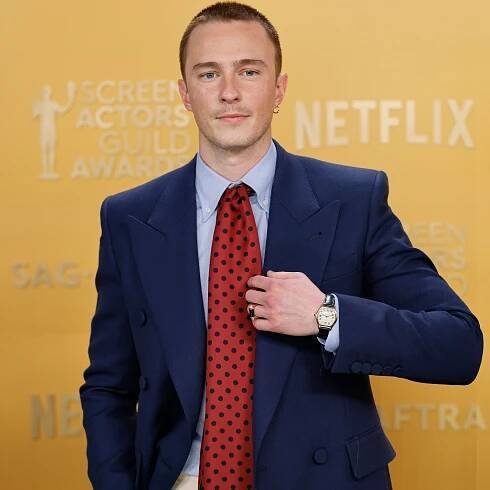 Drew Starkey's SAG Awards suit is a beautiful optical illusion