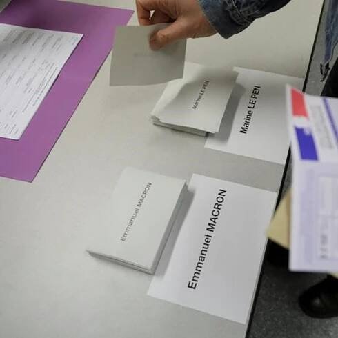 U.S. increasingly convinced that Russia hacked French election: sources