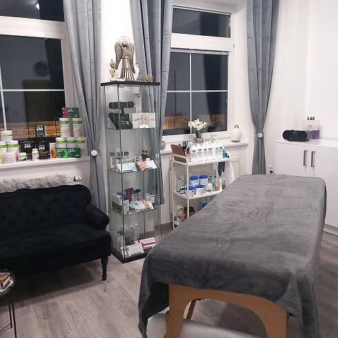 Galvanická žehlička, kolagenové nitě i masáž