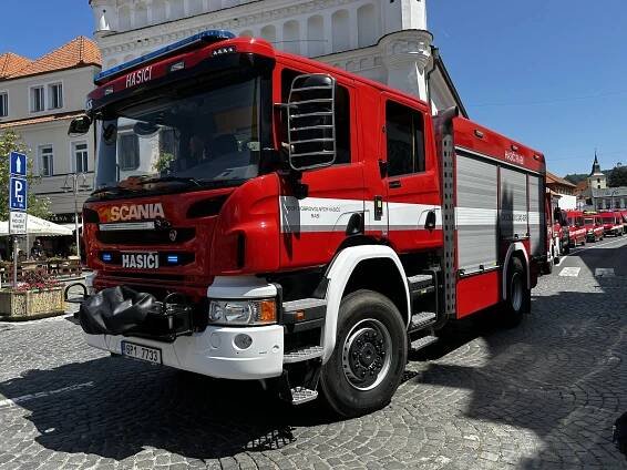 Hasiči v Sušici slavili ve velkém, ohromili vodní fontánou i spanilou jízdou