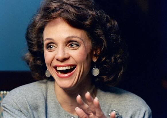 Valerie Harper, Who Won Fame and Emmys as ‘Rhoda,’ Dies at 80