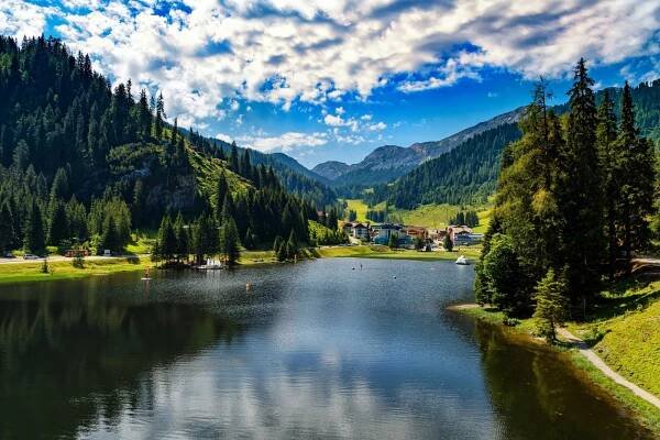 Blick auf den Zauchensee im Sommer