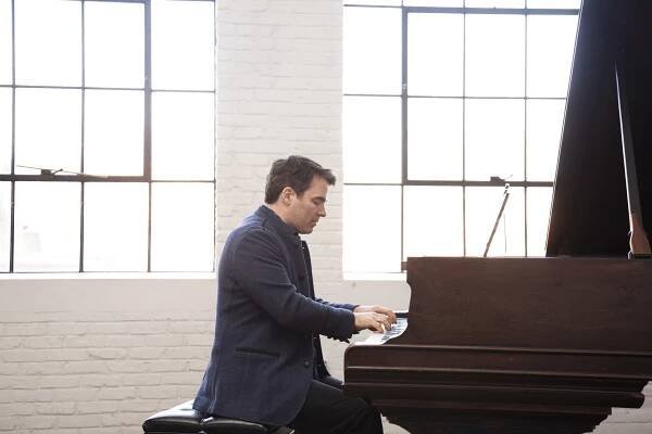 Press Photos — Daniel Kelly / Pianist & Composer